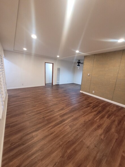 Building Photo - 933 Island Ave
