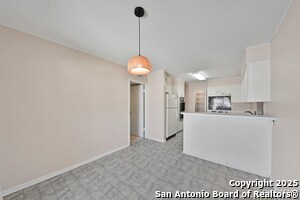 Building Photo - 102 Ruelle