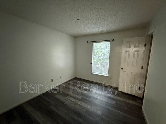 Building Photo - 2925 Golden Oak Ct