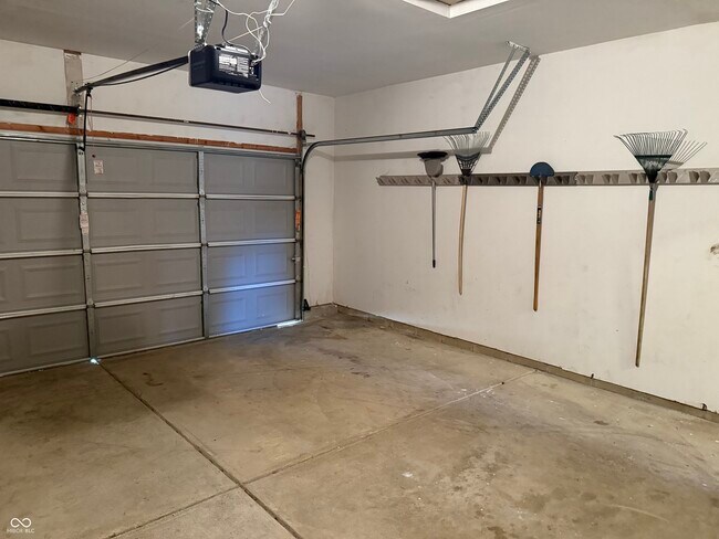 Building Photo - 1055 Woodfield Ct