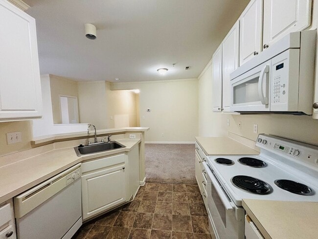 Building Photo - 215 S Knollwood Dr