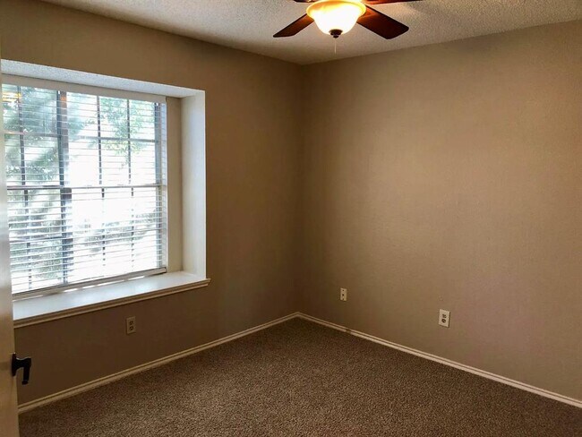 Building Photo - 6500 Jennings Dr