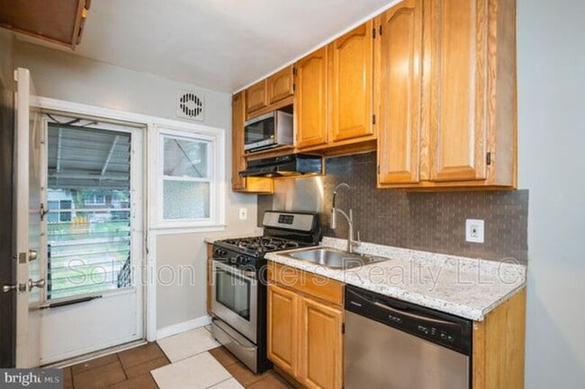Building Photo - 2110 Coralthorn Rd