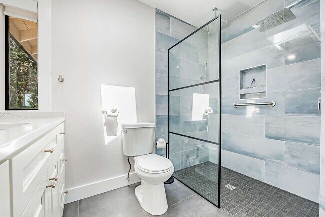 Building Photo - Sophisticated and Elegant home is located in Harbor Ridge at Browns Point. Spacious 4 bedroom, 4 ...