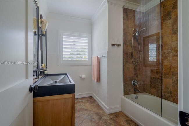 Building Photo - 8500 SW 70th St