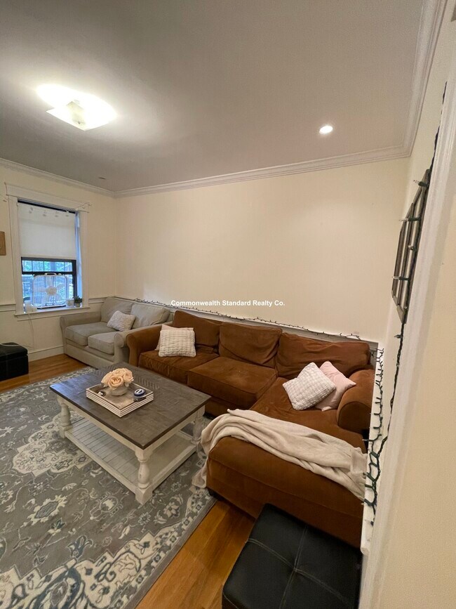 Building Photo - 27 Glenville Ave