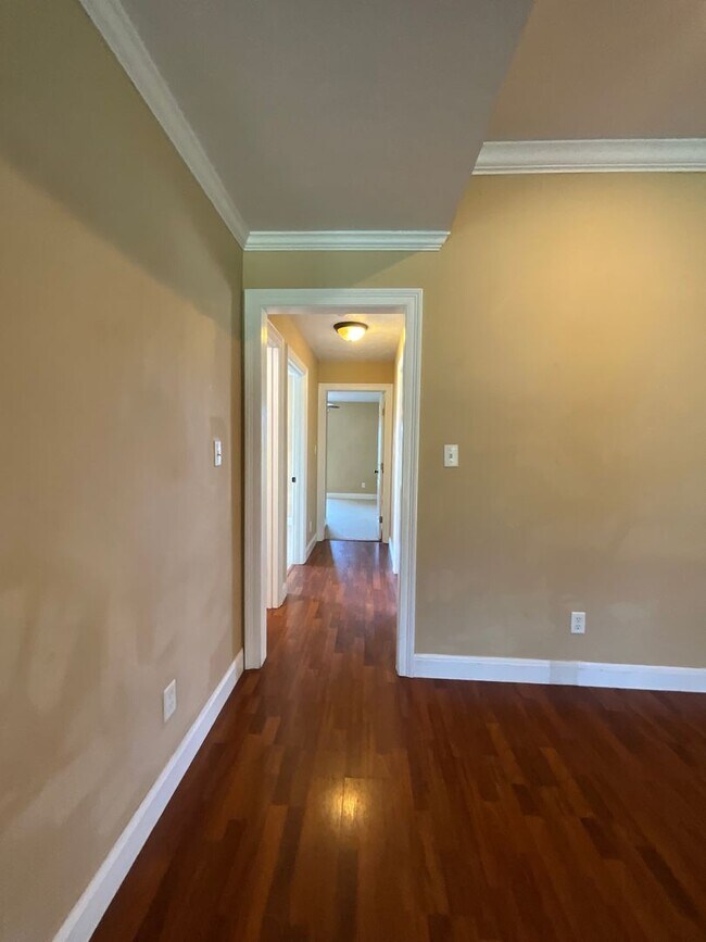 Building Photo - 110 James Dr