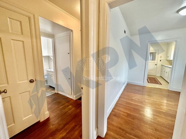 Building Photo - 875 W Alpine Ave