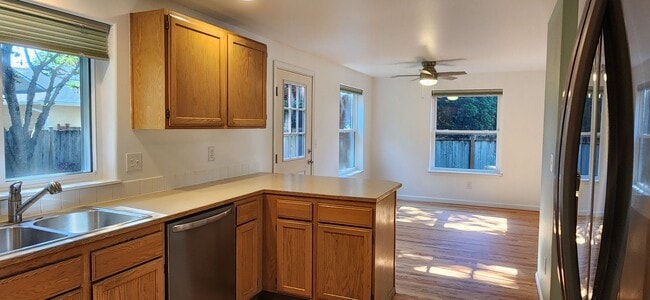 Building Photo - 3 bed 2.5 bath Single Family Home, Monroe ...