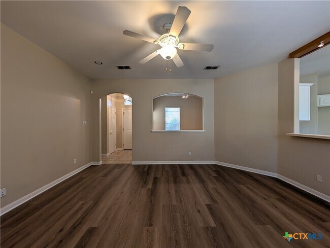 Building Photo - 947 River Rock