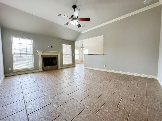 Building Photo - 3 Bed, 2 Bath Home in Fayetteville!