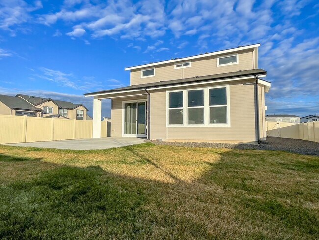 Building Photo - 6273 S Binky Ave