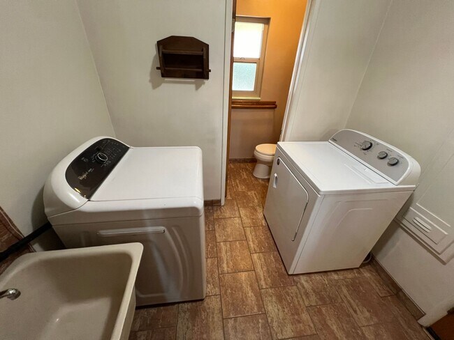 Building Photo - 723 S California St