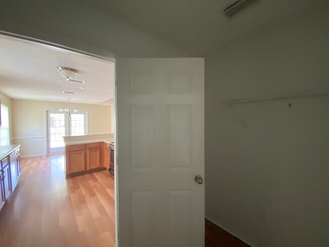 Building Photo - 7532 Avery Ln