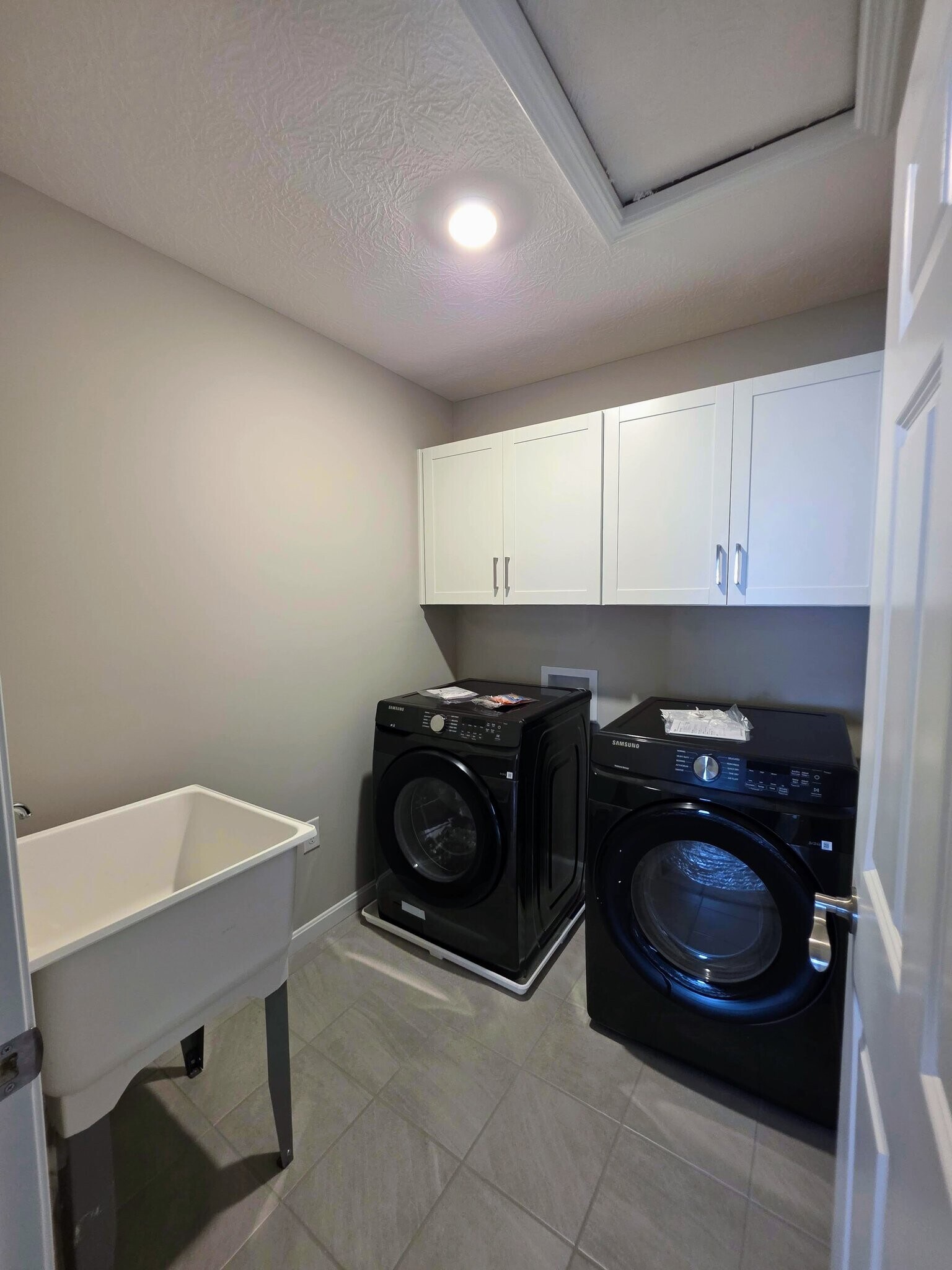 Building Photo - 7235 Grandway Dr