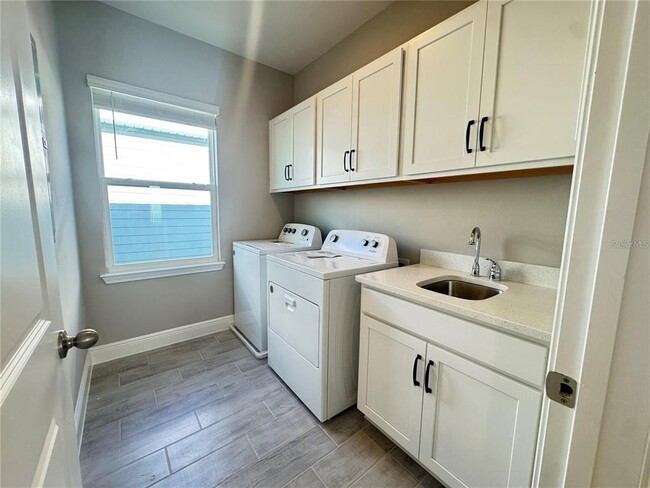 Building Photo - 16848 Hamlin Vis Aly