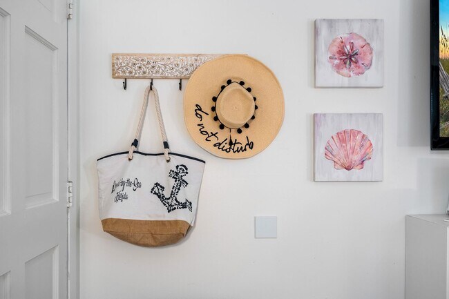 Building Photo - 6 Palmetto Dr