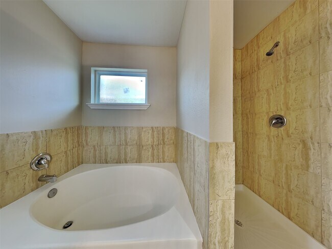 Building Photo - 18011 Kinsale Valley Ln