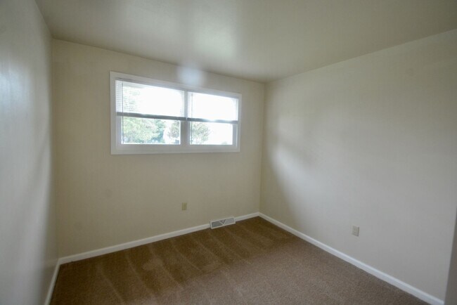 Building Photo - 363 N School Ln