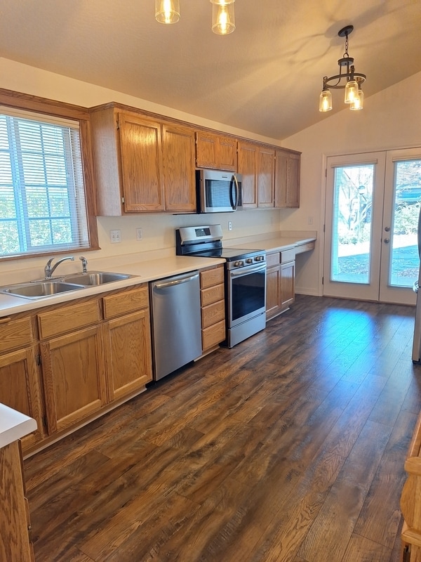 Building Photo - 3535 Village Dr