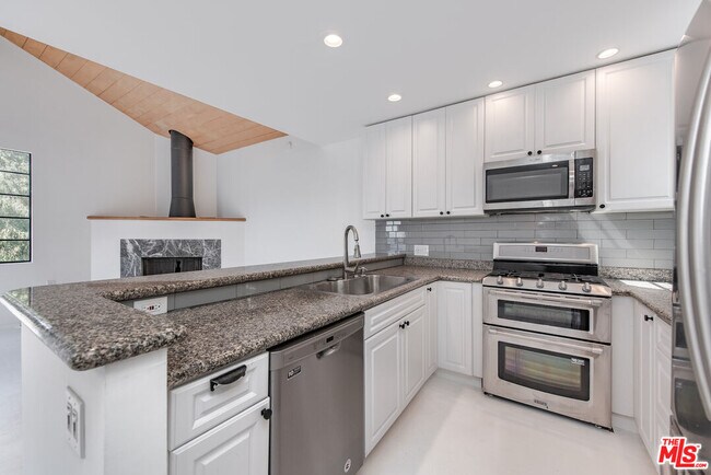 Building Photo - 29235 Heathercliff Rd