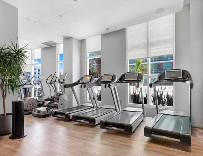 Building Photo - 1100S S Miami Ave