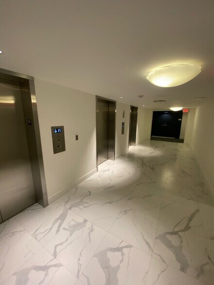 Elevators - 1000 West Ave