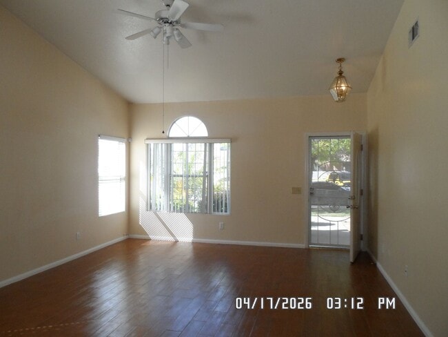 Building Photo - 3 Bedrooms, 2 Bathrooms, approx. 1392 sq. ft., 2 Car Garage, Covered Patio, Fenced, Play house,