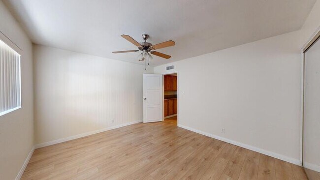 Building Photo - 356 E Desert Inn Rd