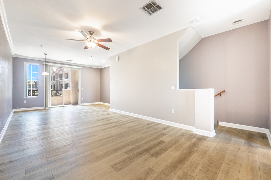 Building Photo - 4455 E Paradise Village Pky S