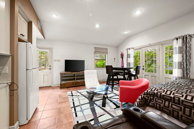 Building Photo - 4724 Lake Point Ave