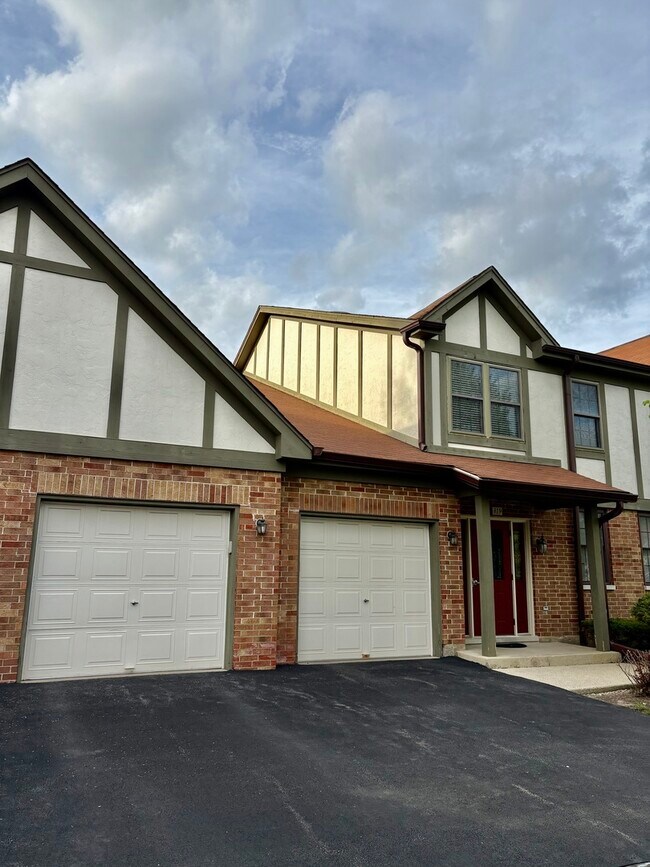 Building Photo - 319 Deer Glen Way