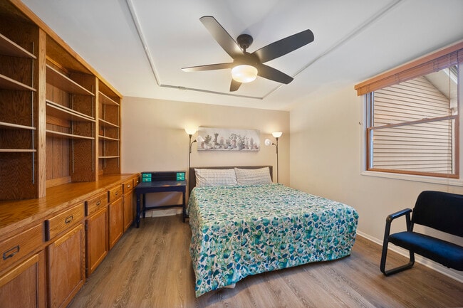 Building Photo - 8 Hampton Ct