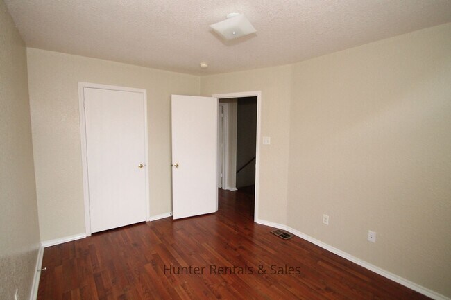 Building Photo - 4504 Jeff Scott Dr