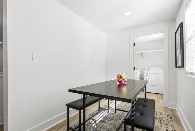 Building Photo - 643 W 8th Ave