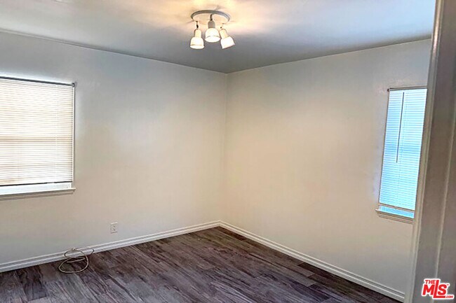 Building Photo - 4950 Chimineas Ave