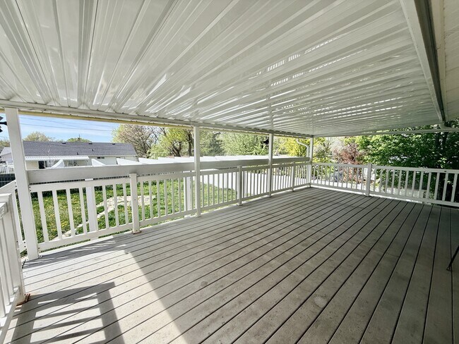 Building Photo - 1021 N 925 E St