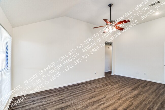 Building Photo - 1538 Evergreen Dr