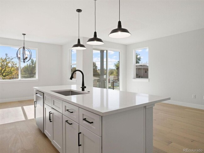 Building Photo - Brand New 4BD, 4BA Half-Duplex in Villa Park