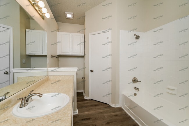 Building Photo - 13681 S Poplar St