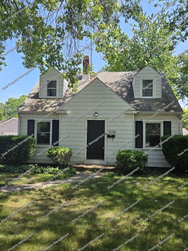 Building Photo - Three Bedroom Munster Cape Cod