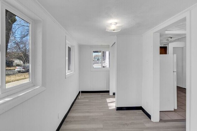 Building Photo - 1 Bed 1 Bath Apartment Near Downtown
