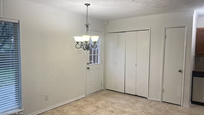 Building Photo - 609 Live Oak Dr