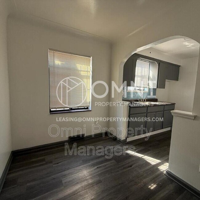 Building Photo - 9747 Somerset Ave