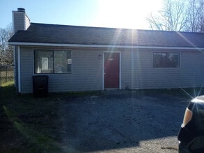 Building Photo - 2 Bedroom 1 Bathroom