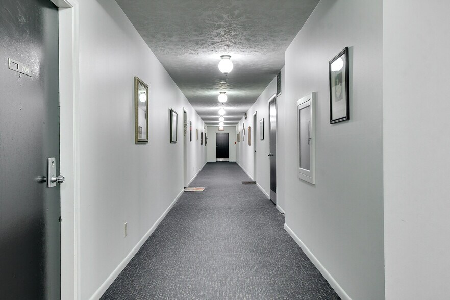 Building Photo - 500 S 37th St