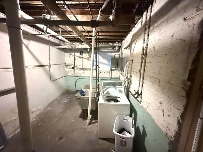 Building Photo - 7151 S East End Ave