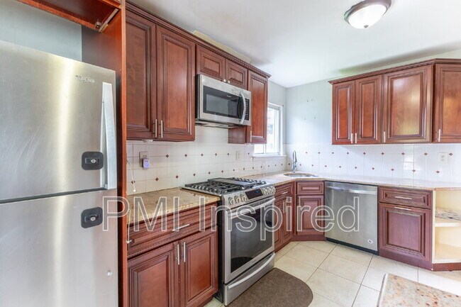 Building Photo - 2404 Buckingham Cir