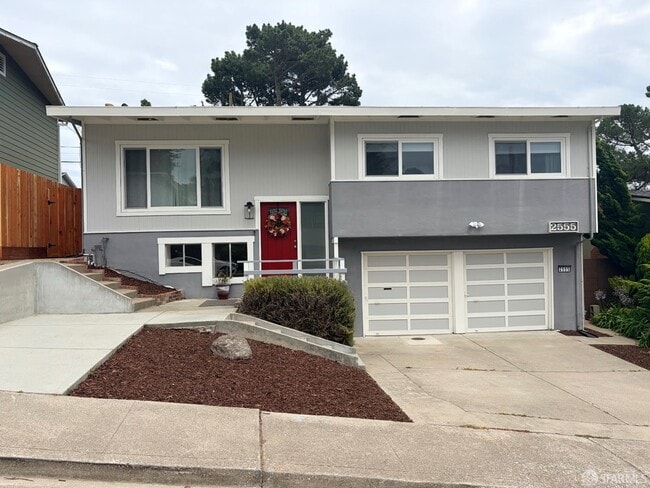 Building Photo - 2555 Sherwood Dr