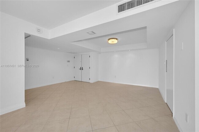 Building Photo - 2 Grove Isle Dr